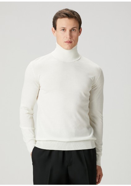 Kırık Beyaz Balıkçı Yaka Yün Kazak