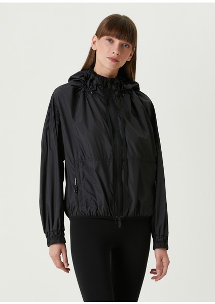 Siyah Kapüşonlu Yağmurluk