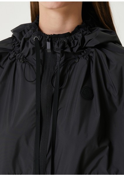 Siyah Kapüşonlu Yağmurluk fırsatları