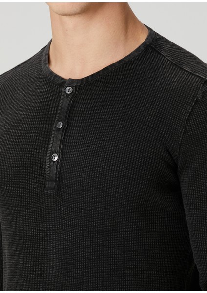 Memphis Siyah Yakası Düğmeli Uzun Kollu T-Shirt indirimleri