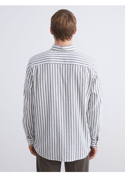 Yeni Sezon Regular Fit Çizgili Keten Görünümlü Erkek Gömlek fırsatları