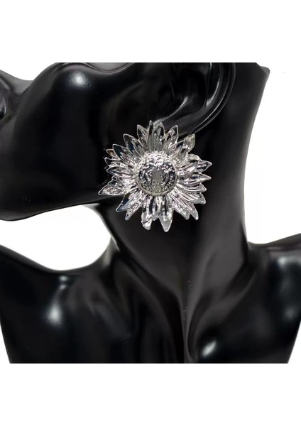 Gümüş Renk Vip Papatya Model Ten Ile Temas Eden Küpe Iğnesi Çelik Tasarım Küpe modelleri