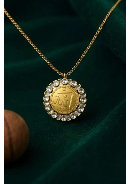 Allah Yazılı Taşlı Kolye – Çelik Altın Kaplama, Manevi Koruyucu Takı fiyatları
