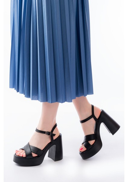 P-105 Siyah Çapraz Kalın Topuklu Kadın Sandalet