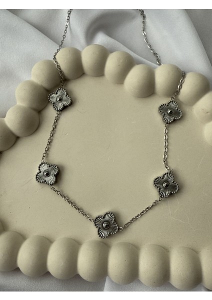 Beş Yonca Detaylı Gümüş Kolye modelleri