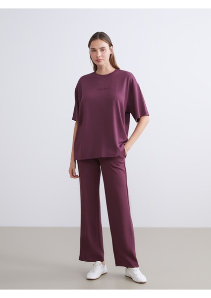 Yeni Sezon Bisiklet Yaka Nakışlı Oversize Kadın Tişört fırsatları