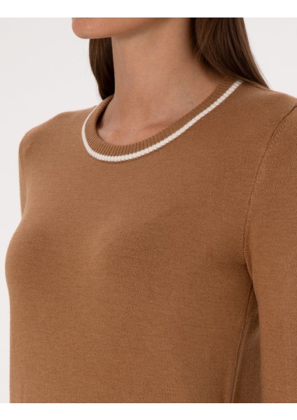 Kadın Camel Slim Fit Çizgi Detaylı Basic Kazak 50315910-VR015