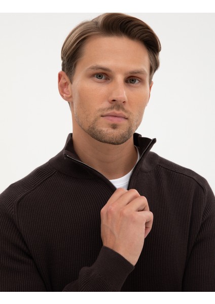 Erkek Koyu Kahverengi Slim Fit Dik Yaka Fermuarlı Triko Kazak 50315732-VR084 fiyatları
