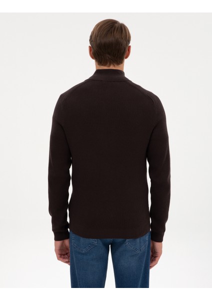 Erkek Koyu Kahverengi Slim Fit Dik Yaka Fermuarlı Triko Kazak 50315732-VR084 indirimleri