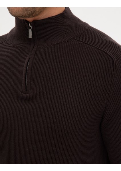Erkek Koyu Kahverengi Slim Fit Dik Yaka Fermuarlı Triko Kazak 50315732-VR084
