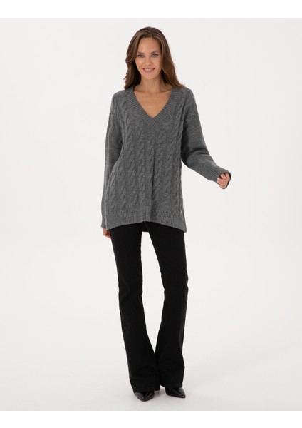 Kadın Gri Melanj Örgü Desen Comfort Fit V Yaka Kazak 50311596-VR086 fırsatları