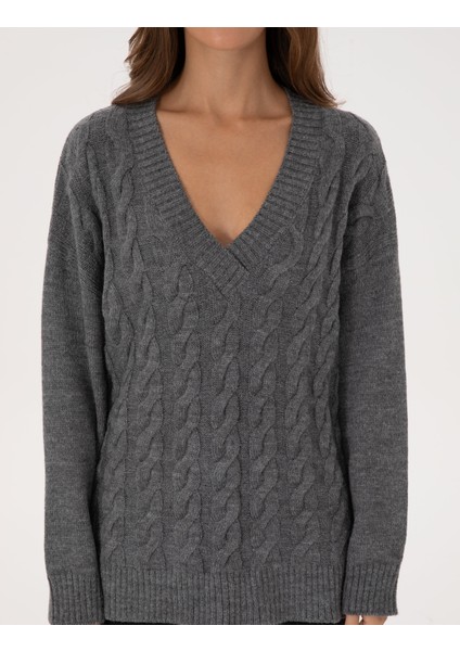 Kadın Gri Melanj Örgü Desen Comfort Fit V Yaka Kazak 50311596-VR086