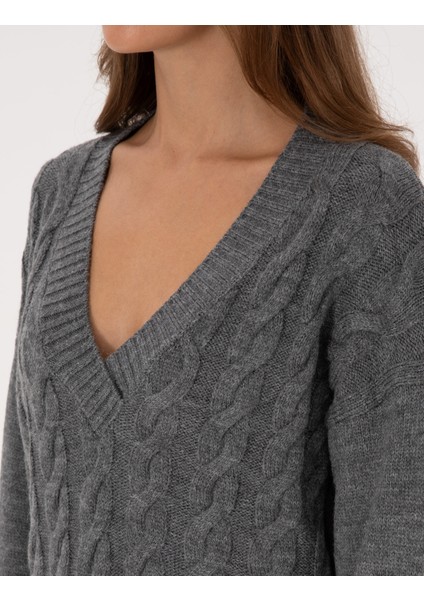Kadın Gri Melanj Örgü Desen Comfort Fit V Yaka Kazak 50311596-VR086