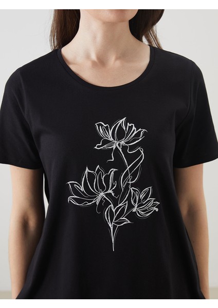 Yeni Sezon Bisiklet Yaka Çiçekli Kadın Tişört fırsatları