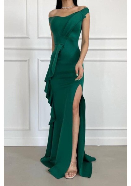 Kayık Yaka Çapraz Detaylı Fırfırlı Yırtmaçlı Balık Model Uzun Abiye Elbise Zümrüt 582470