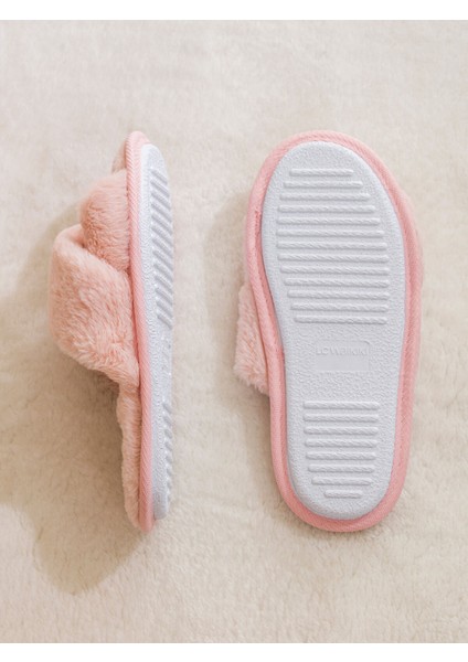 Yeni Sezon Çapraz Bantlı Kadın Ev Terliği fırsatları