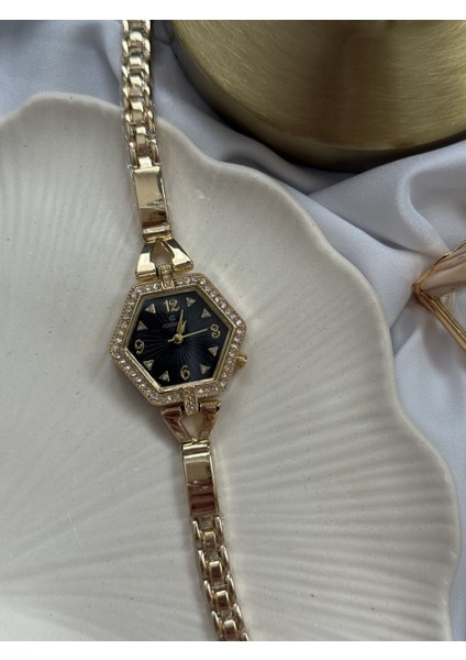 Siyah Cam Detaylı Saat modelleri