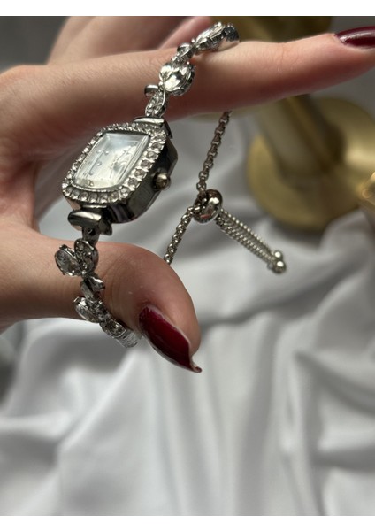 Çiçek Motifli Bileklik Model Saat fırsatları