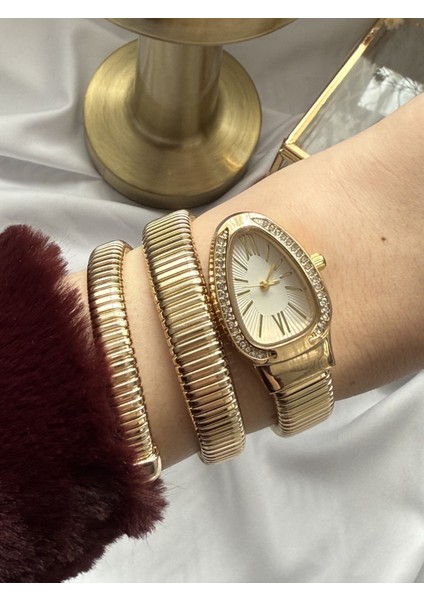 Gold Taşlı Yılan Model Saat