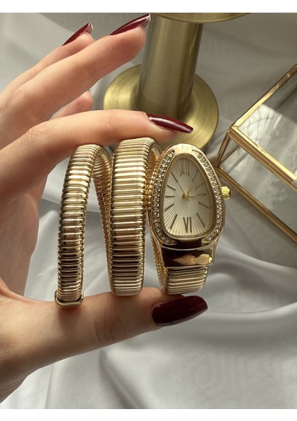 Gold Taşlı Yılan Model Saat modelleri