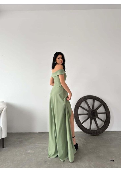 Kayık Yaka Yırtmaçlı Uzun Abiye Elbise 58819 Mint fiyatları