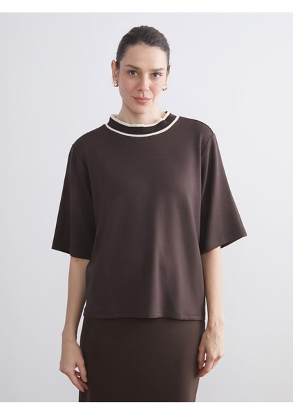 Yeni Sezon Dik Yaka Kadın Tişört