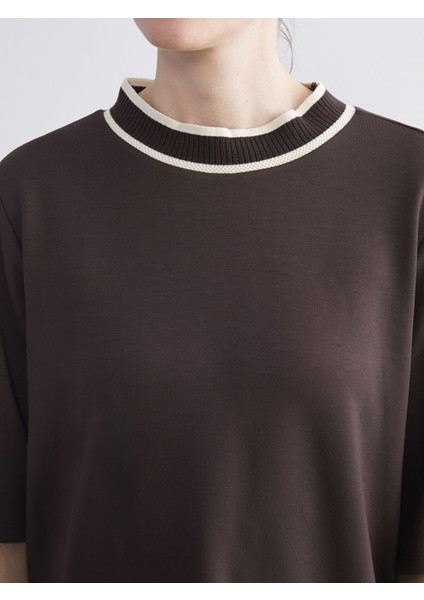 Yeni Sezon Dik Yaka Kadın Tişört modelleri