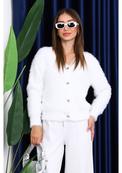 Beyaz Dümeli Kısa Angora Yumoş Triko Hırka