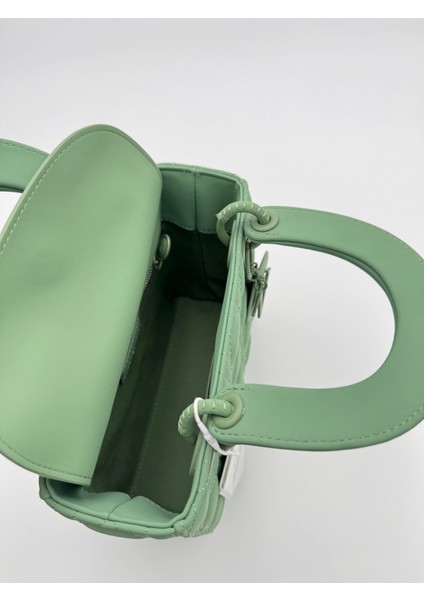 Yeşil Kare Aksesuar Detaylı El Çantası Orijinal Levidor Premium indirimleri