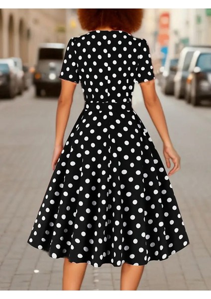 Kadın Kısa Kollu Geometrik Yaka Puantiyeli Kiloş Midi Süprem Elbise fiyatları