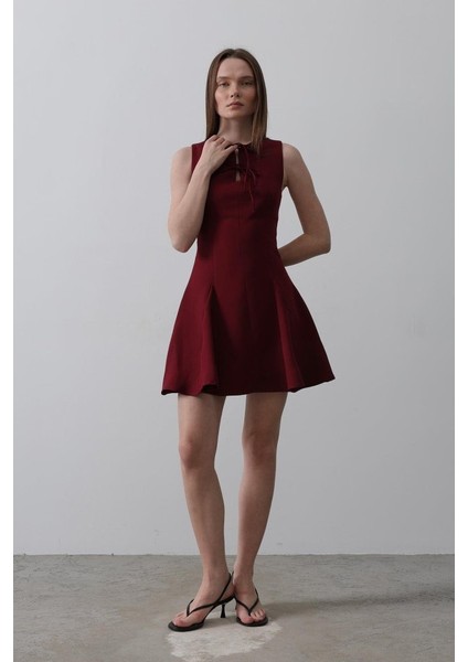 Fiyonk Detay Sıfır Kollu Mini Elbise - Bordo fiyatları