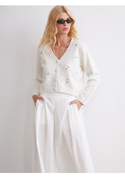 Yeni Sezon V Yaka Çiçek Nakışlı Kadın Triko Hırka