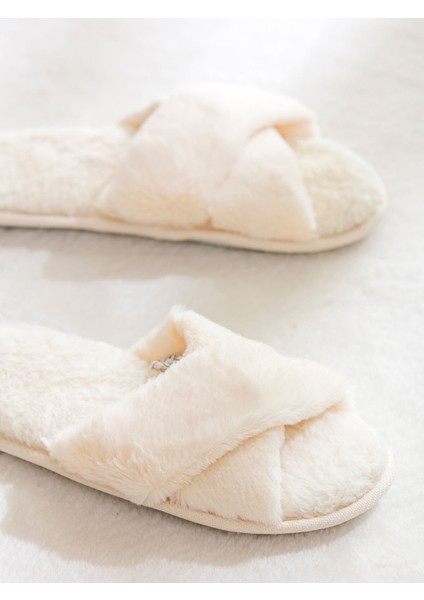 Yeni Sezon Çapraz Bantlı Kadın Ev Terliği modelleri