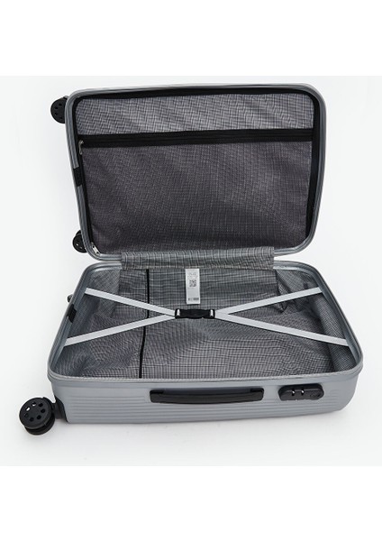 Yeni Sezon Kilit Detaylı Orta Boy Valiz modelleri