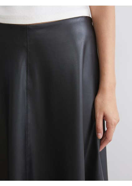 Yeni Sezon Deri Görünümlü Kloş Etek modelleri