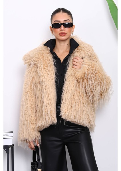 Koyu Bej Yakalı Kürk Kaban