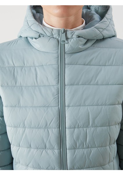 Yeni Sezon Kadın Kapüşonlu Düz Şişme Mont modelleri