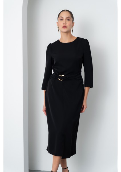 Kadın Siyah Bisiklet Yaka Aksesuar Detay Midi Davet Elbisesi modelleri