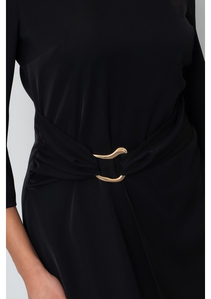 Kadın Siyah Bisiklet Yaka Aksesuar Detay Midi Davet Elbisesi fırsatları