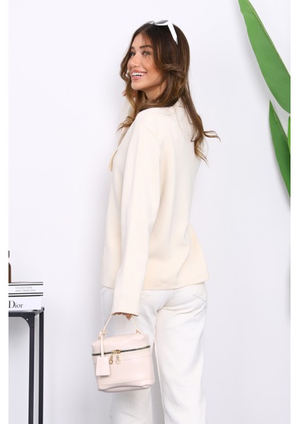 Krem Kruvaze Yaka Düğmeli Triko Hırka fırsatları