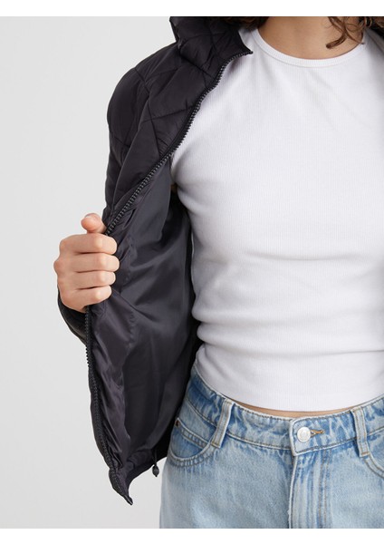 Yeni Sezon Kapüşonlu Kapitone Oversize Kadın Şişme Mont fırsatları