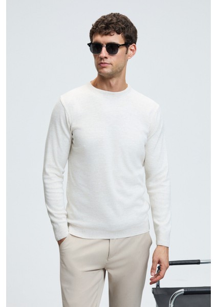 VAREX Erkek Yuvarlak Yaka Basic Slim Fit Triko Ekru Kazak fırsatları
