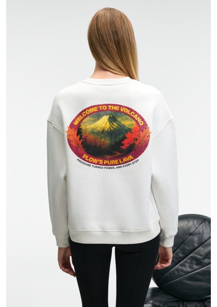 VISTARA Kadın Nakış Detaylı Yuvarlak Yaka Regular Fit Beyaz Sweatshirt