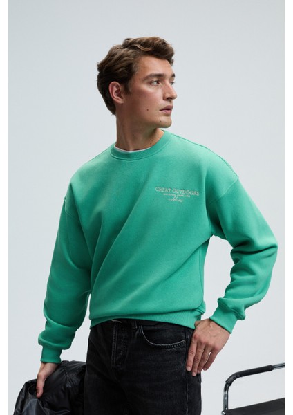 PERCY Erkek Yuvarlak Yaka Göğsü Nakışlı Sırtı Baskılı Oversize Yeşil Sweatshirt fiyatları