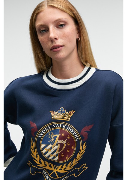 VALLUNE Kadın Kontrast Triko Etek Ucu Manşet Ve Yakalı Nakış Crop Lacivert Sweatshirt fiyatları