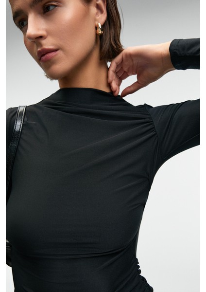 EFLOUR Kadın Dik Yakalı Büzgü Detaylı Esnek Kumaşlı Uzun Siyah Elbise fiyatları