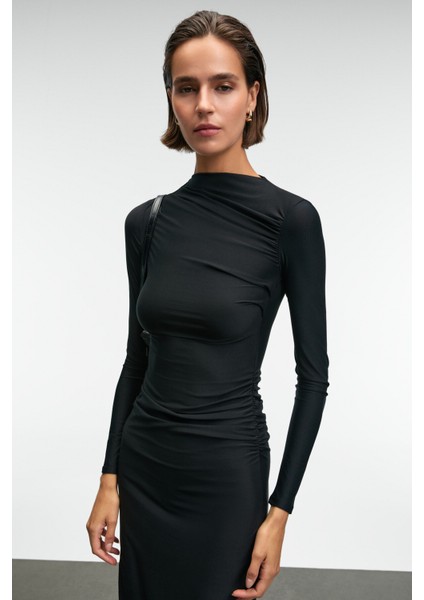 EFLOUR Kadın Dik Yakalı Büzgü Detaylı Esnek Kumaşlı Uzun Siyah Elbise fırsatları