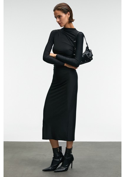 EFLOUR Kadın Dik Yakalı Büzgü Detaylı Esnek Kumaşlı Uzun Siyah Elbise indirimleri