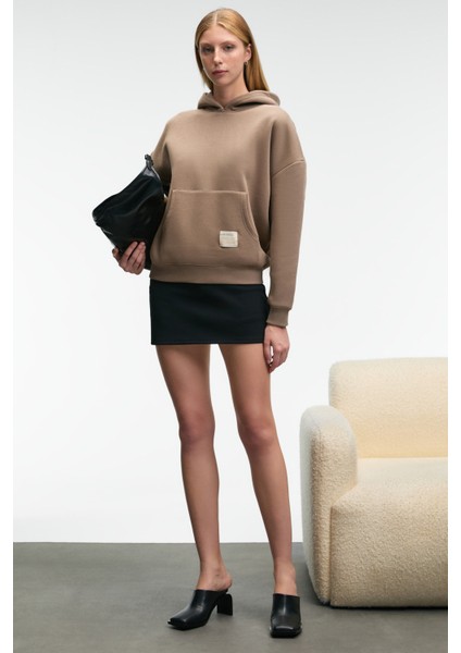 CLARIE Kadın Organik Pamuklu Oversize Kanguru Cepli Kapüşonlu Vizon Sweatshirt modelleri