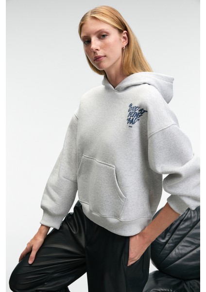 EVANTIA Kadın Baskılı Oversize Kapüşonlu Nakış Detaylı Kanguru Cep Grimelanj Sweatshirt modelleri